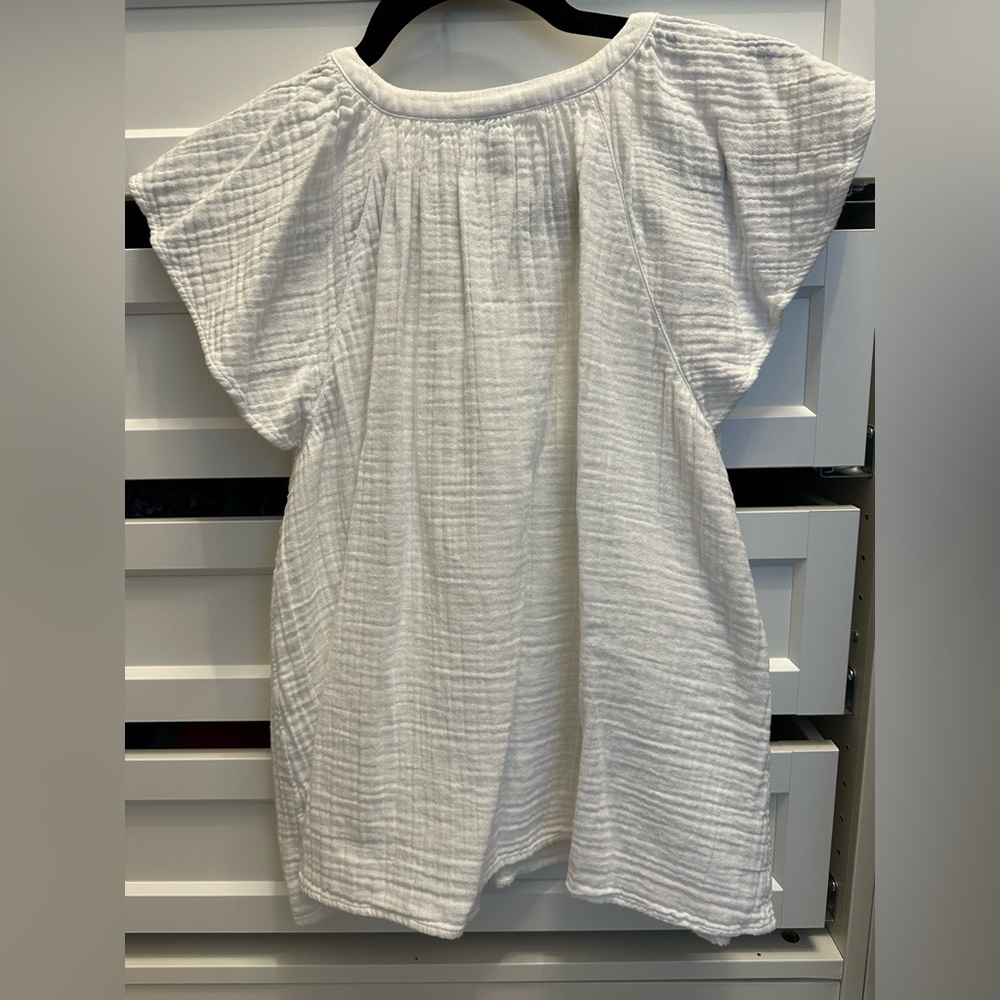 Old Navy women’s white top - Picture 2 of 4